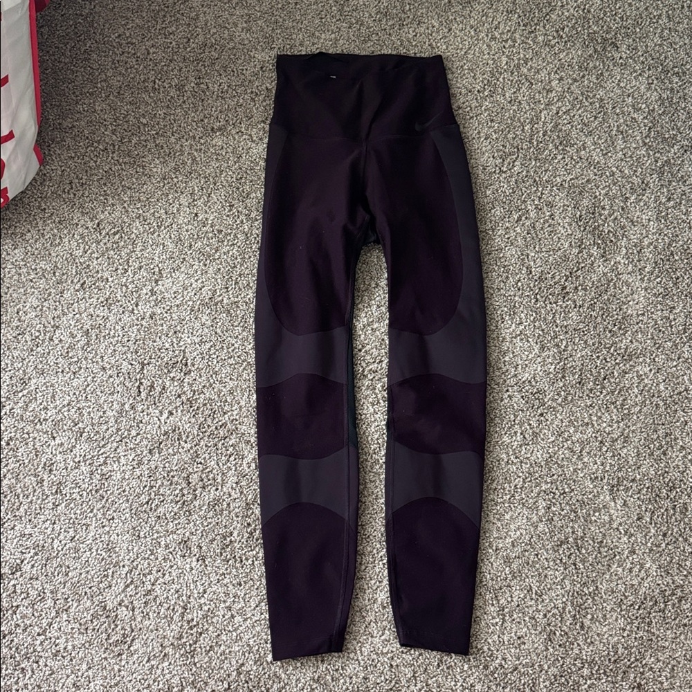 Nike High-Waisted Leggings